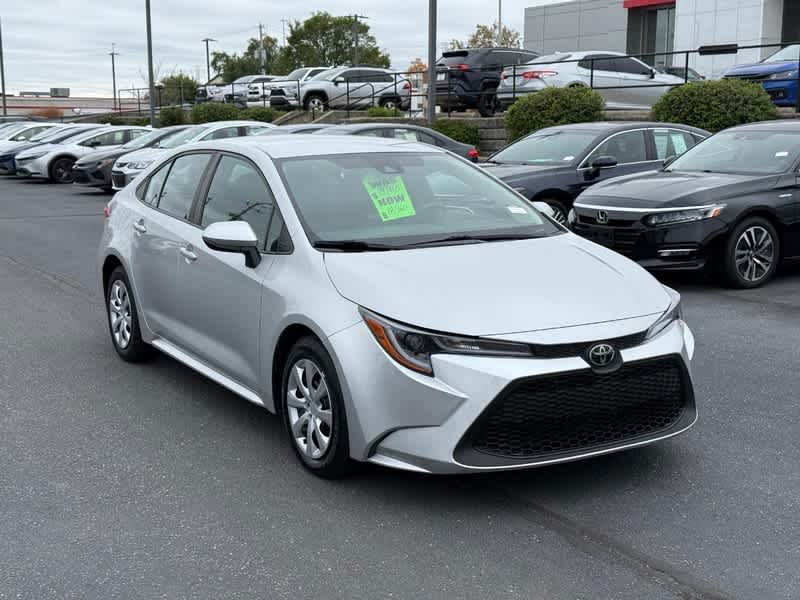 2022 Toyota Corolla LE's photo