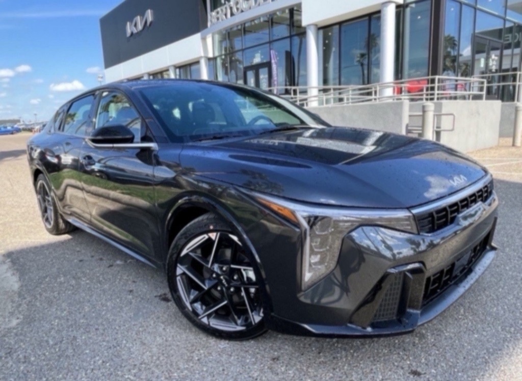 2025 Kia K4 GT-Line's photo