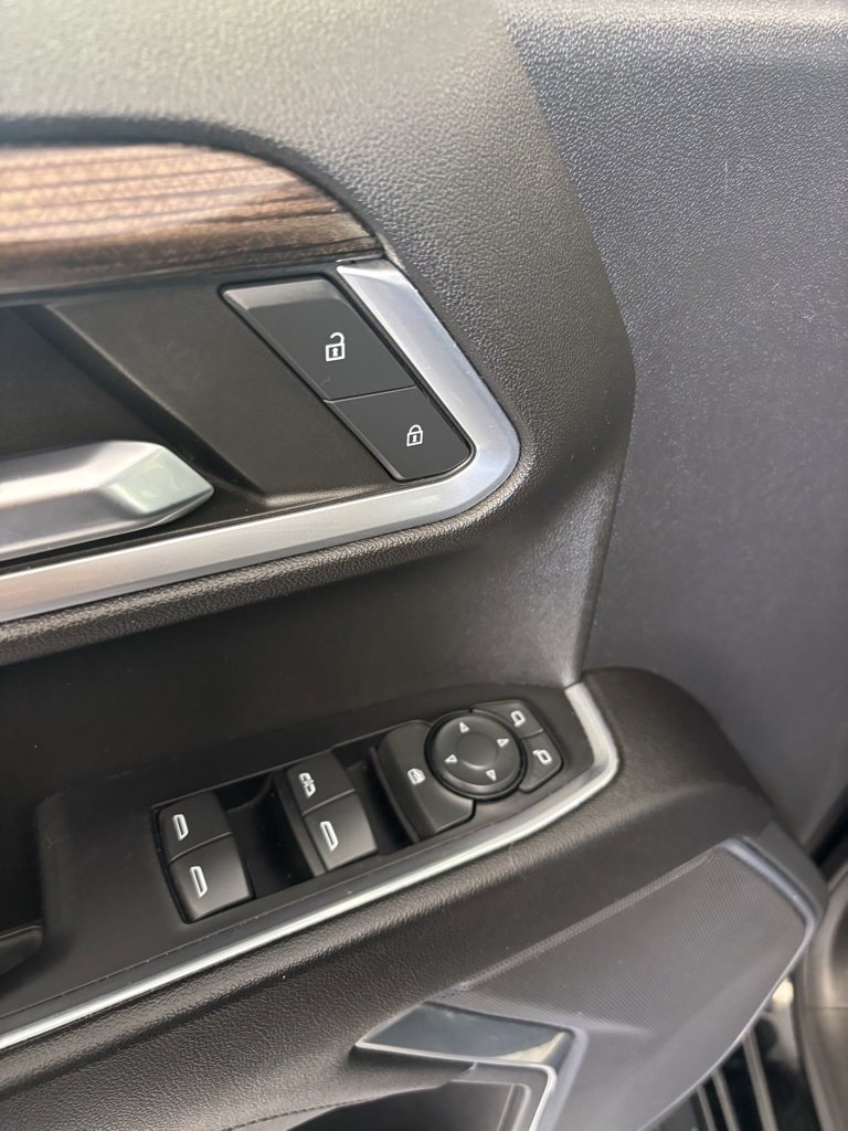 2023 Chevrolet Silverado 1500 LT photo 2