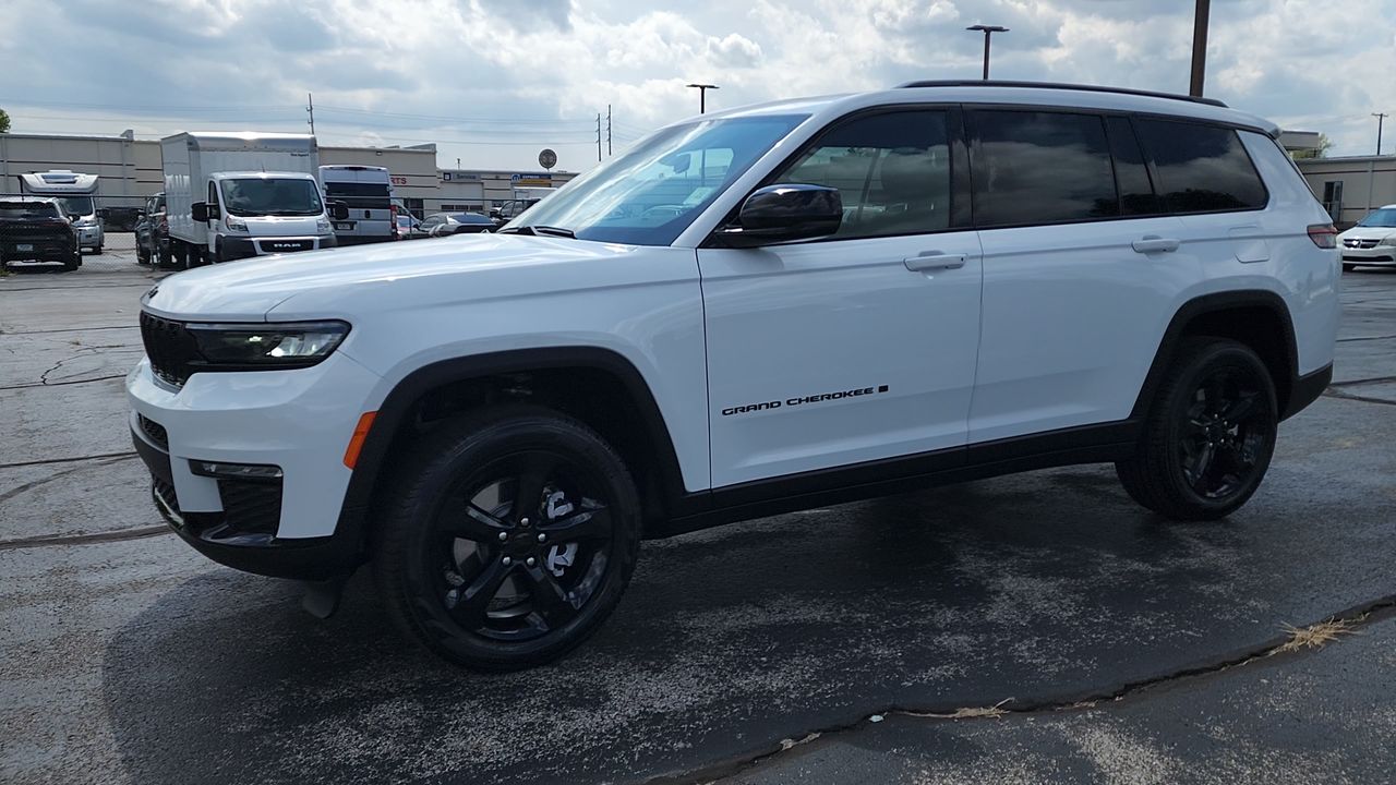 2025 Jeep Grand Cherokee Limited photo 4