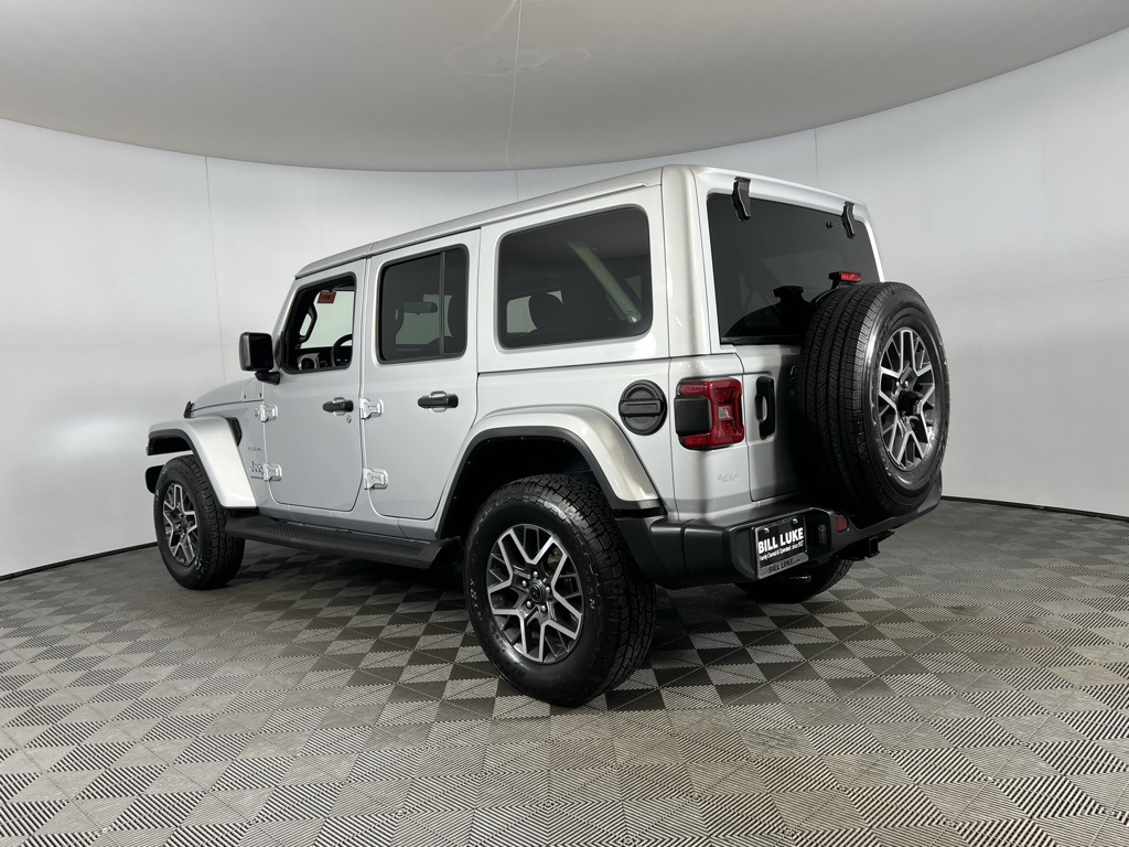 2024 Jeep Wrangler Sahara photo 6