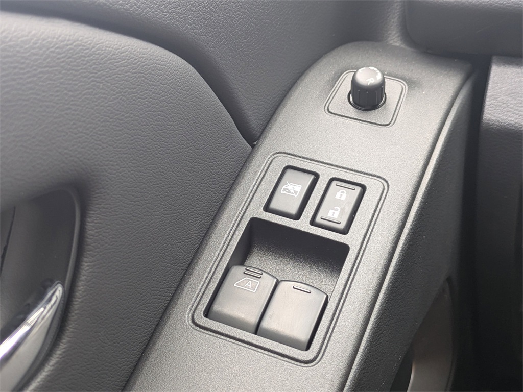 2025 Nissan Frontier SV photo 18