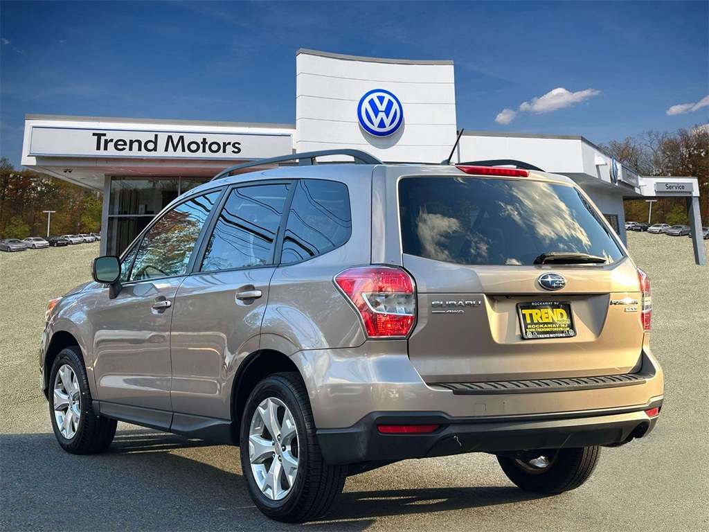 2015 Subaru Forester 2.5i Premium photo 2