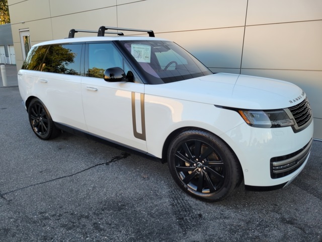2023 Land Rover Range Rover SE photo 9