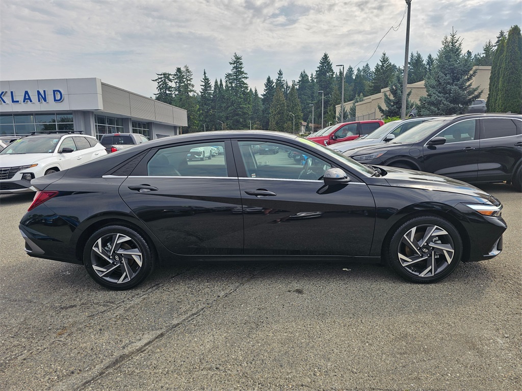 2024 Hyundai Elantra SEL Convenience photo 8