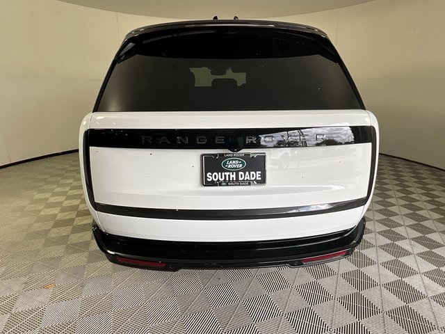 2025 Land Rover Range Rover SE photo 3