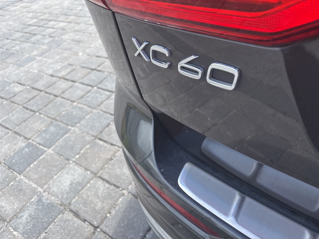 2022 Volvo XC60 B5 Inscription photo 20