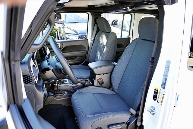 New 2026 Bright White Clear-Coat Exterior Paint Jeep Sport image 21