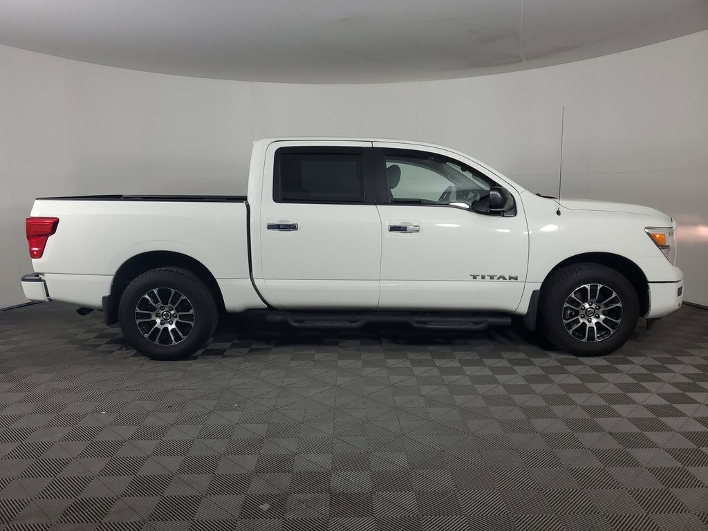 2021 Nissan Titan SV photo 3