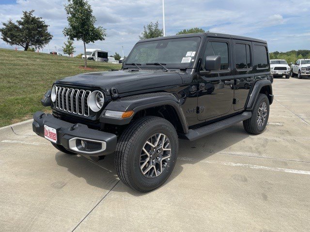 2025 Jeep Wrangler 4-Door Sahara's photo