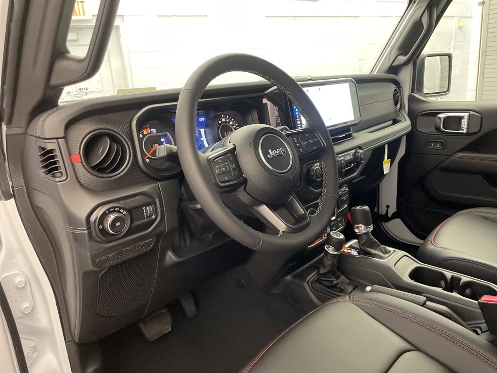 2025 Jeep Wrangler Rubicon photo 11