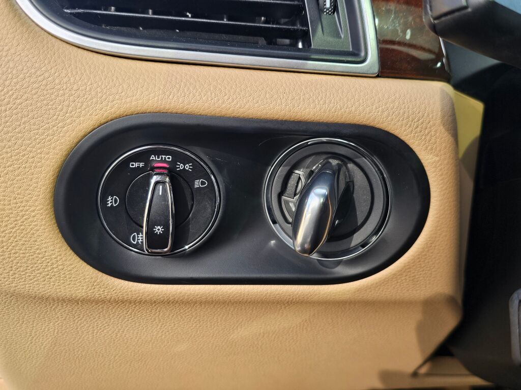 2015 Porsche Macan S photo 40