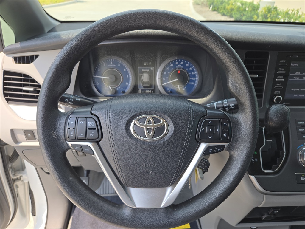 2020 Toyota Sienna LE photo 14