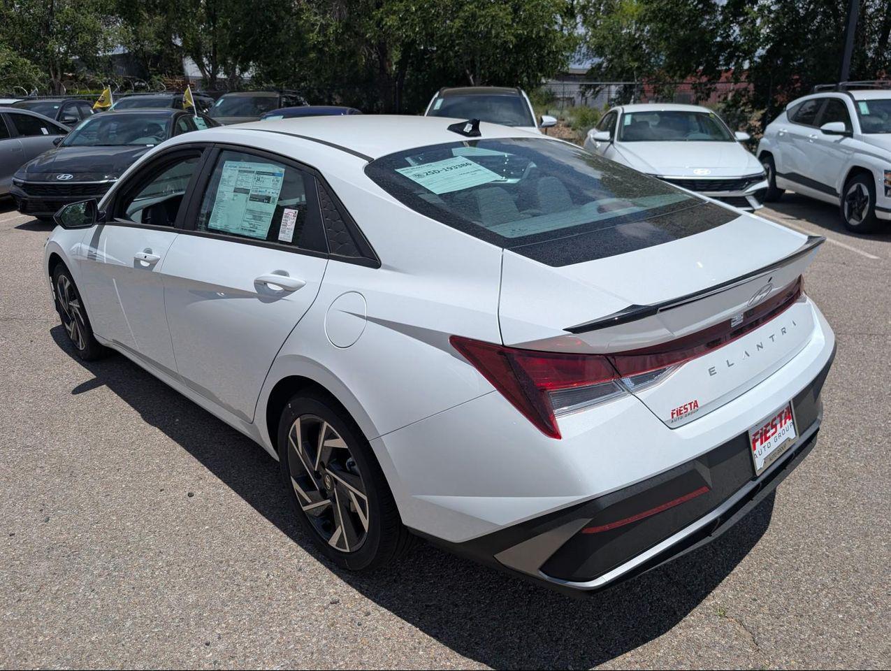2025 Hyundai Elantra SEL Sport photo 4