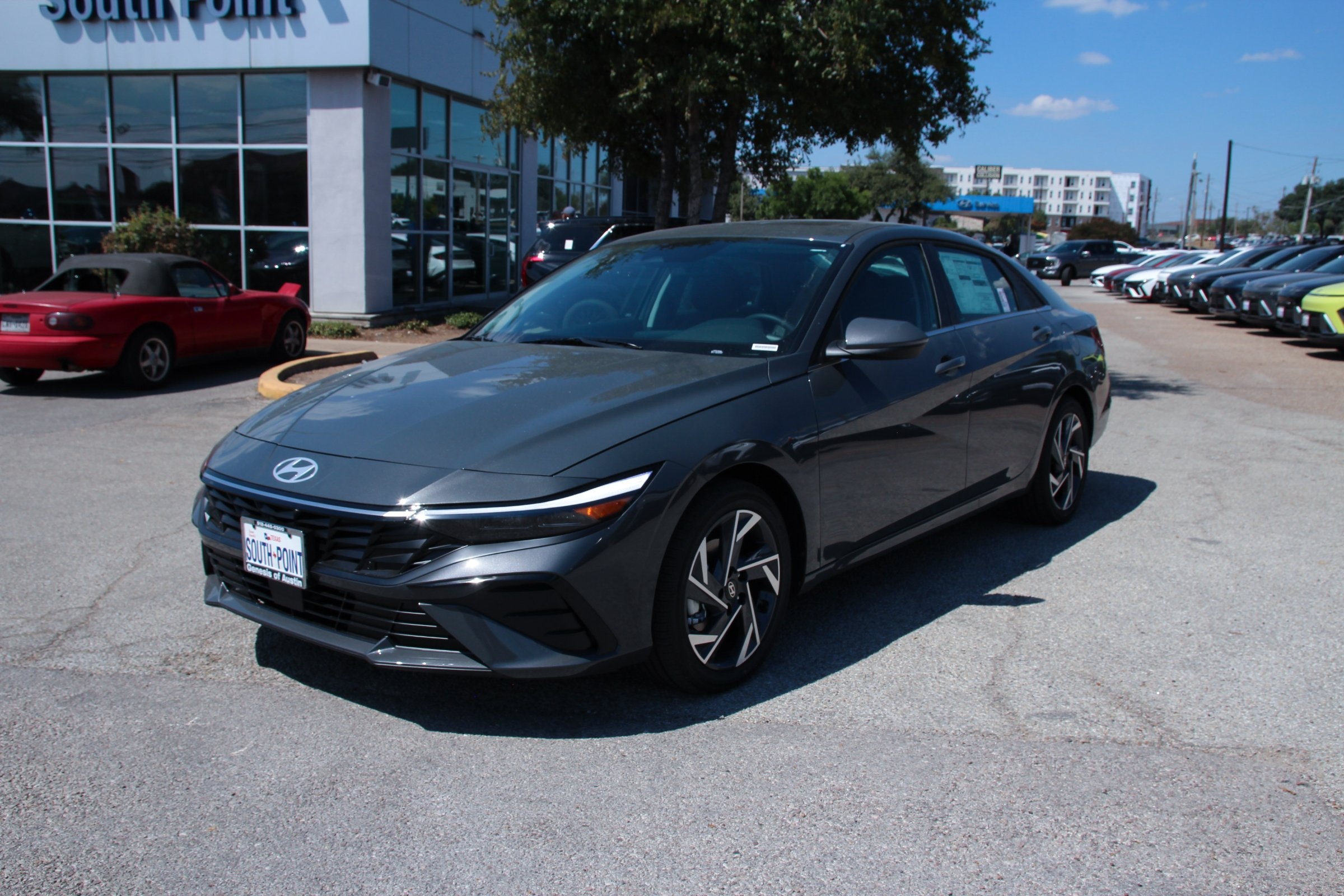 2025 Hyundai Elantra Limited photo 7