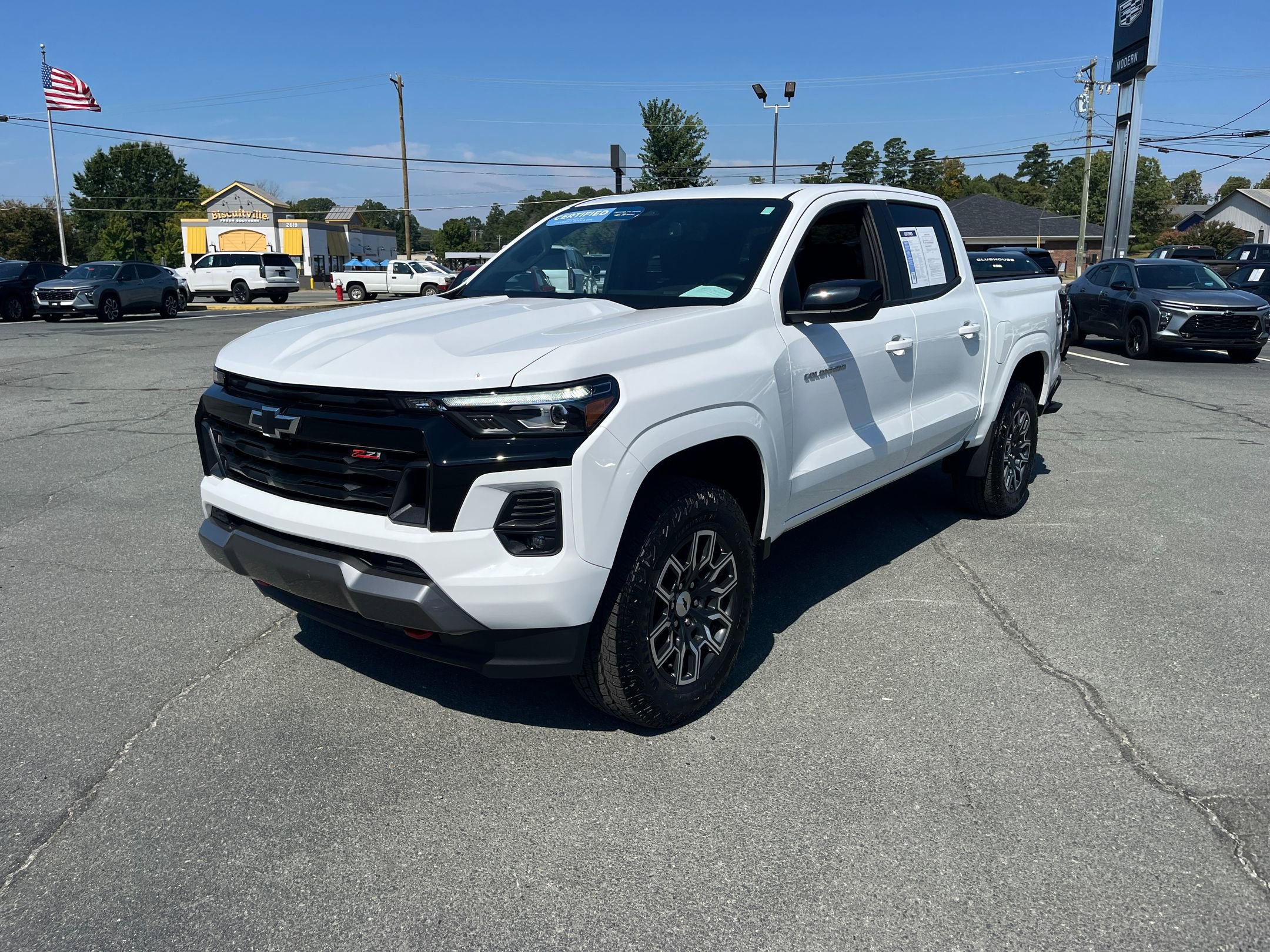 2023 Chevrolet Colorado Z71 photo 8