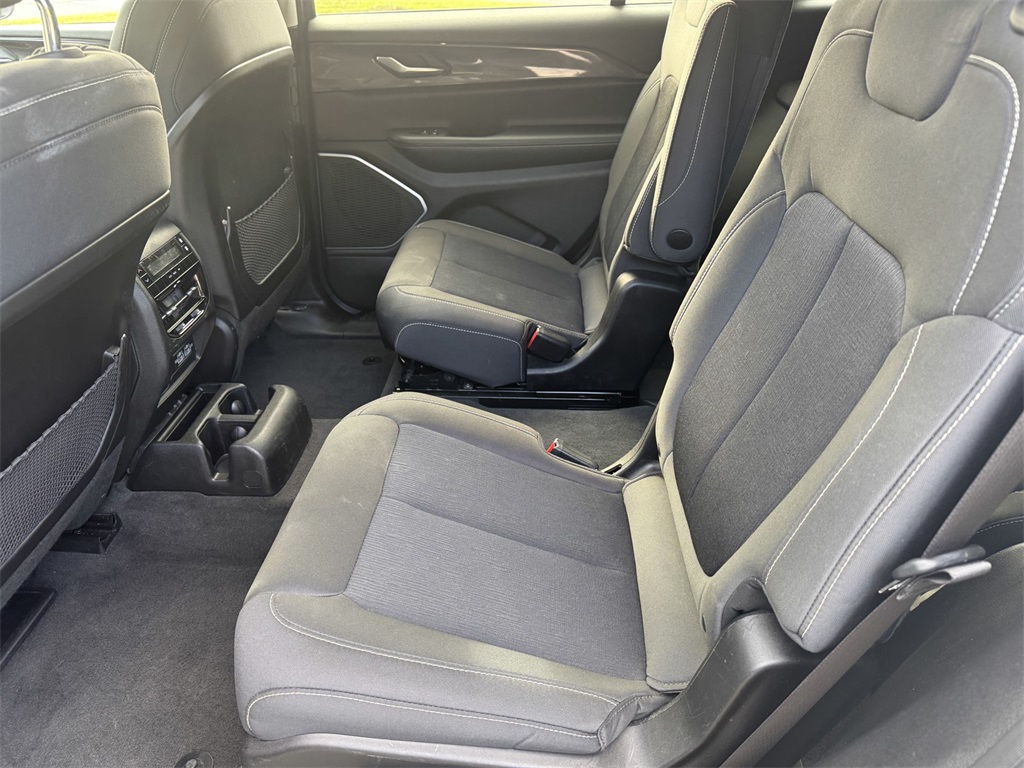 2021 Jeep Grand Cherokee Laredo photo 13