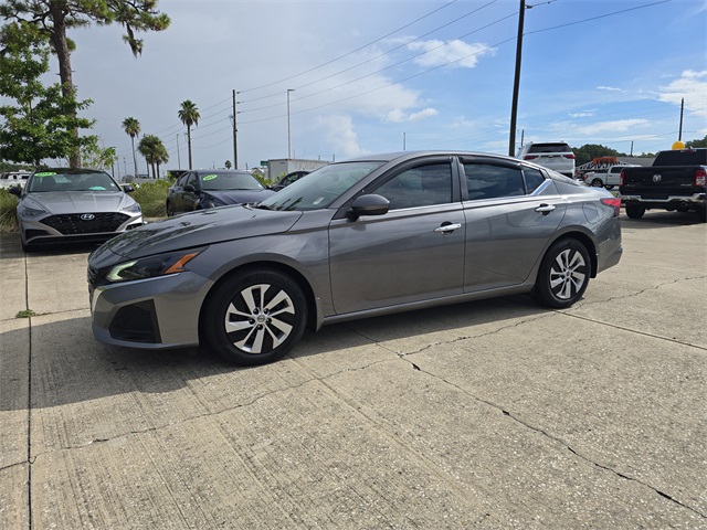 2023 Nissan Altima 2.5 S photo 2