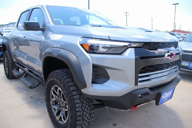 2025 Chevrolet Colorado ZR2 photo 3