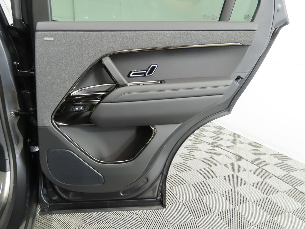 2025 Land Rover Range Rover Sport SE photo 24