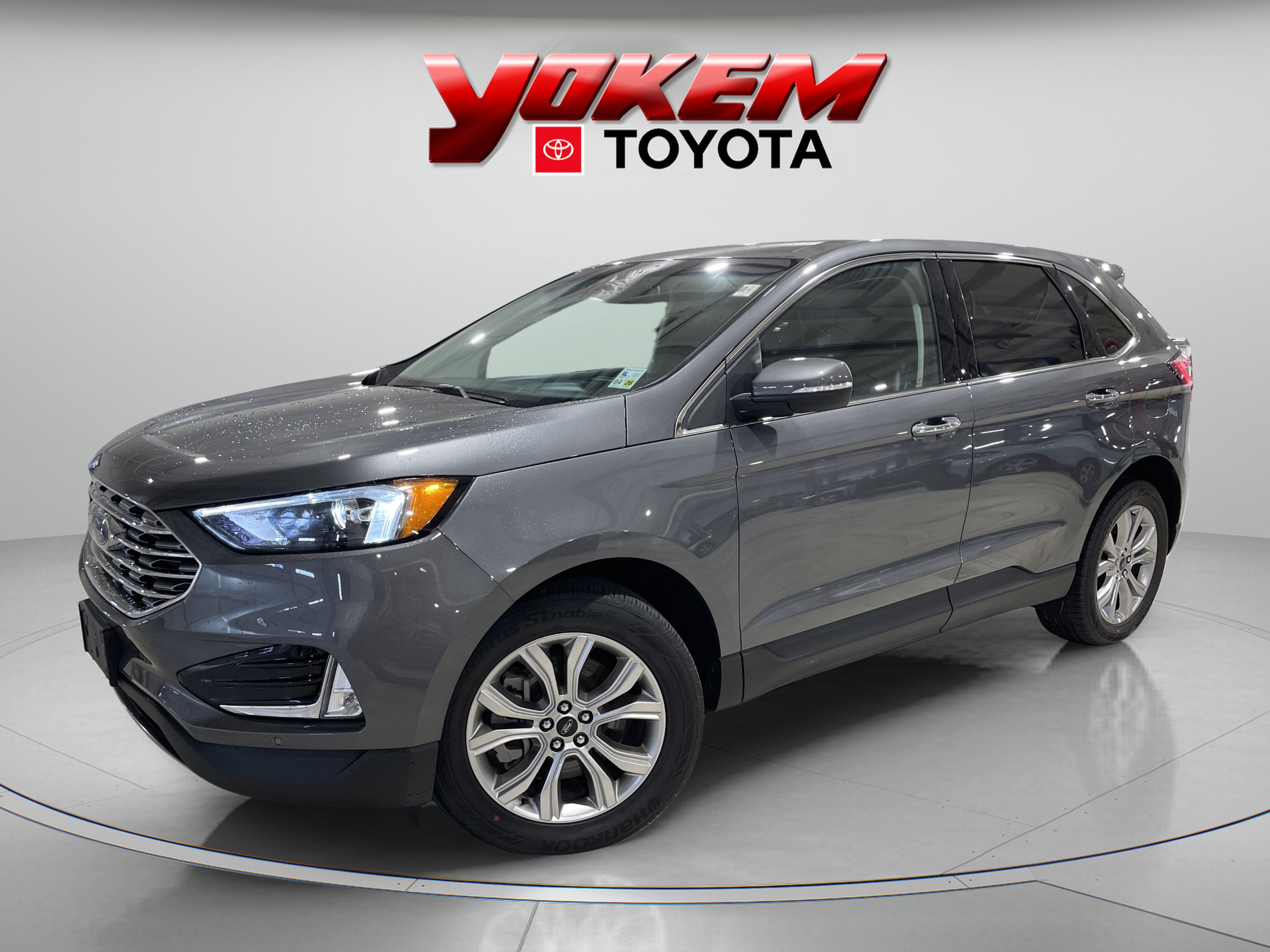 2024 Ford Edge Titanium's photo