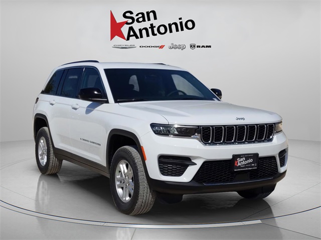 2025 Jeep Grand Cherokee Laredo photo 2