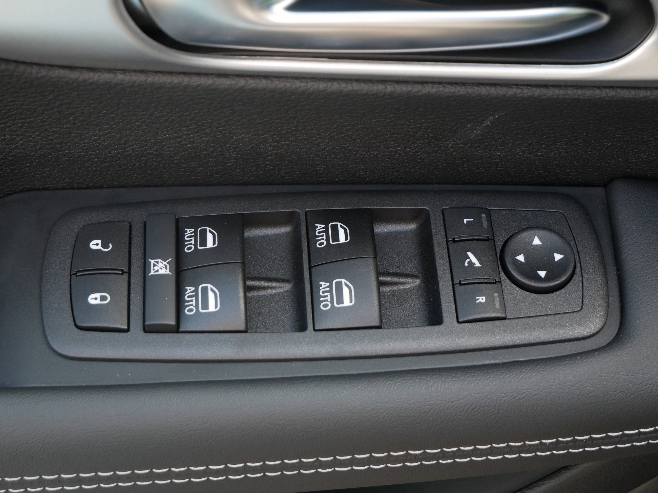 2026 Chrysler Pacifica Limited photo 12