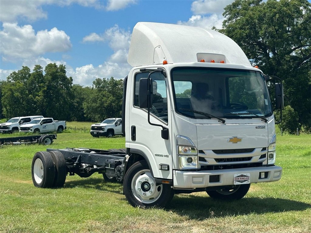 2024 Chevrolet Silverado 4500HD photo 2