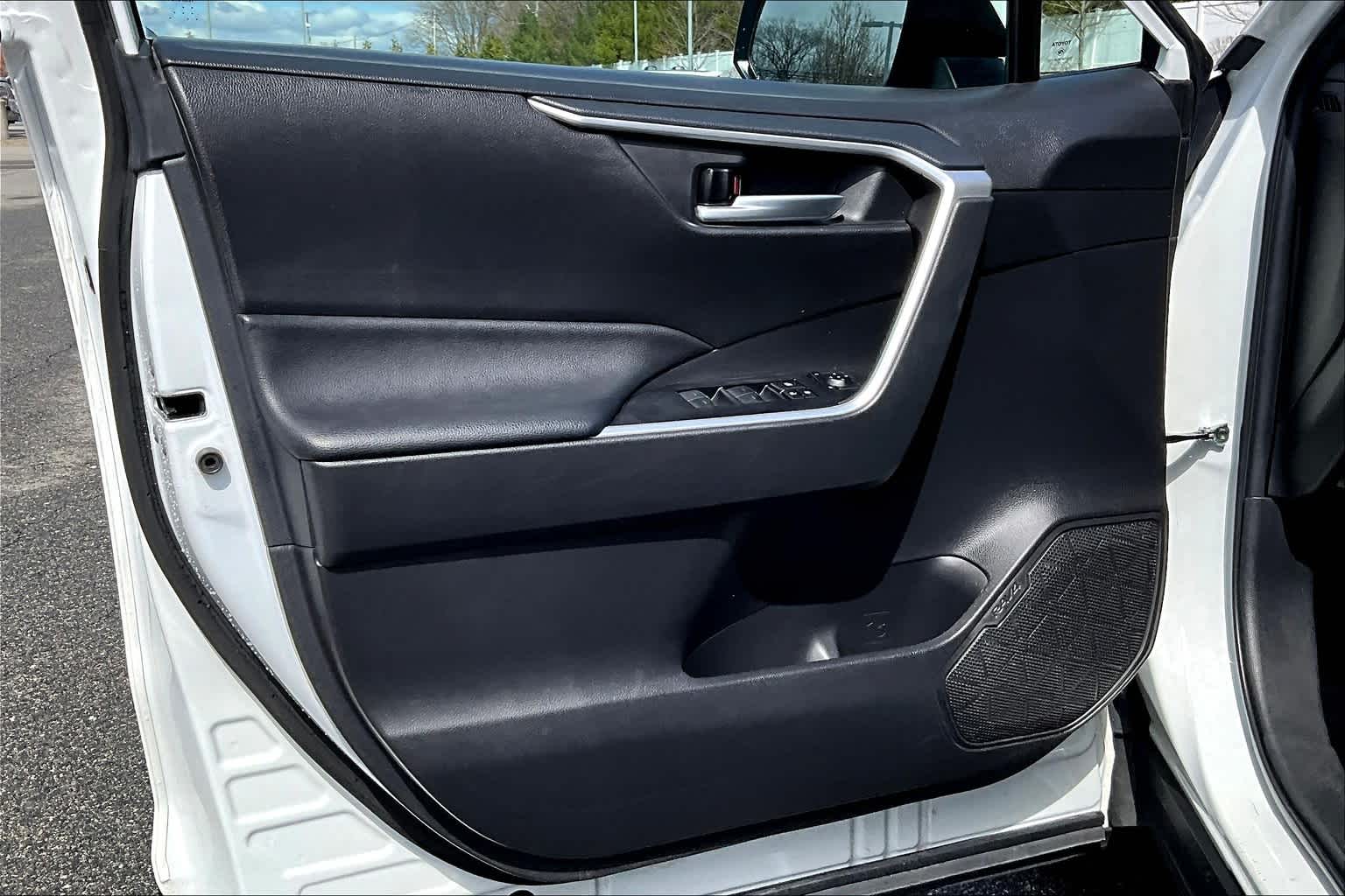 2023 Toyota RAV4 XLE photo 7