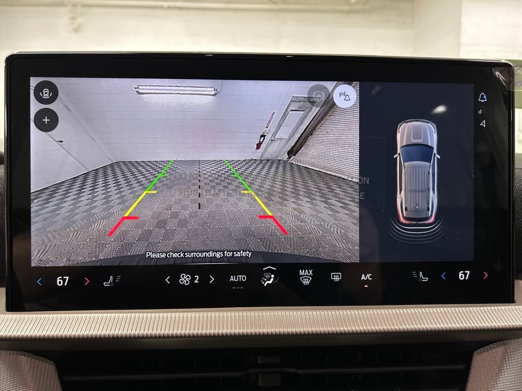 2025 Ford Explorer photo 21