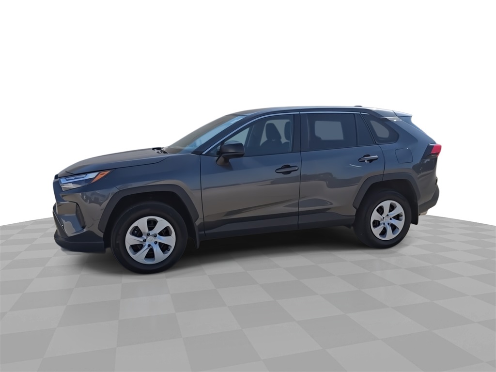 2024 Toyota RAV4 LE photo 4