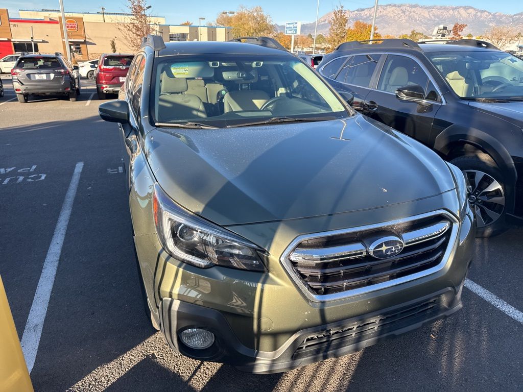 2018 Subaru Outback 2.5i Premium photo 2