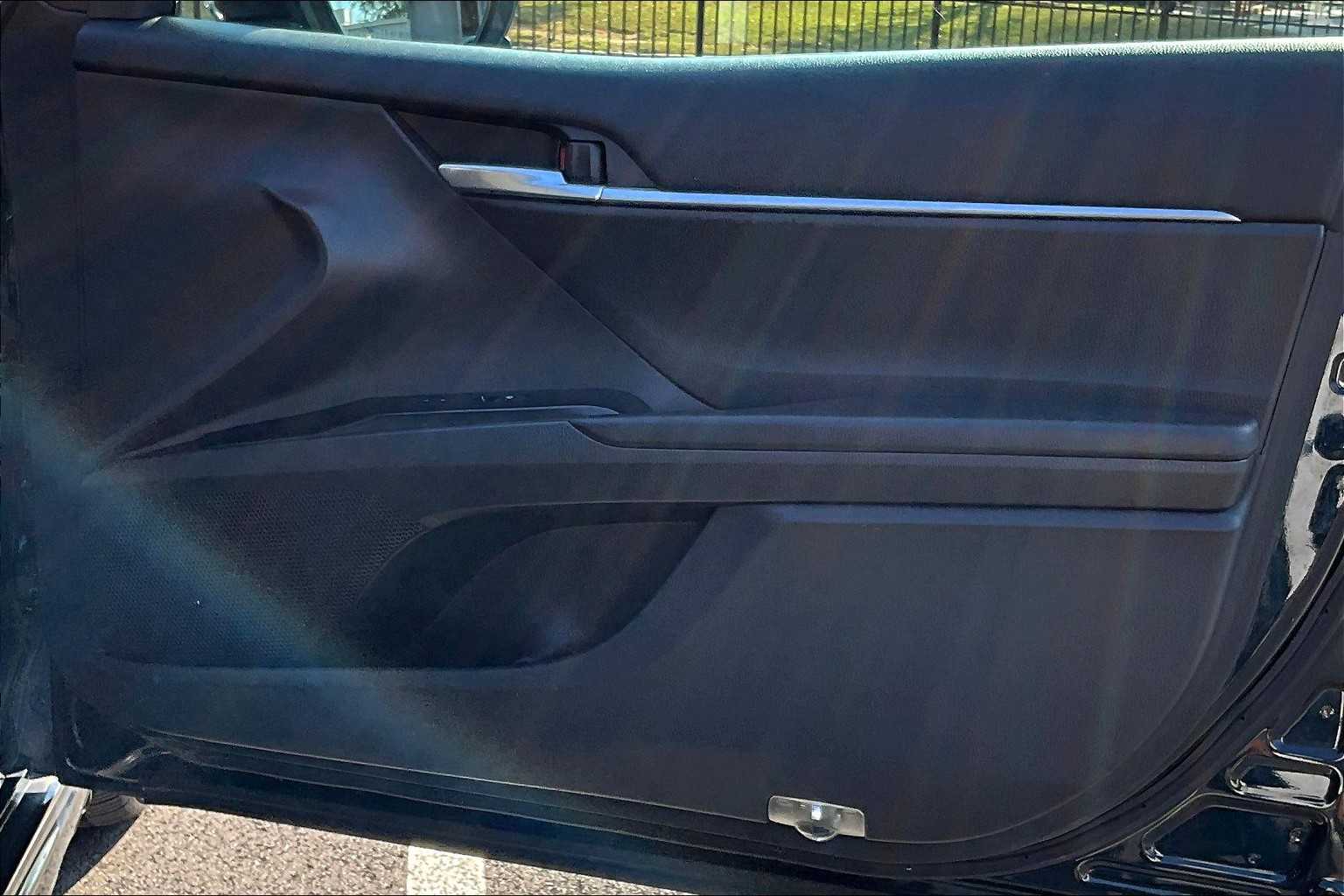 2019 Toyota Camry SE photo 20