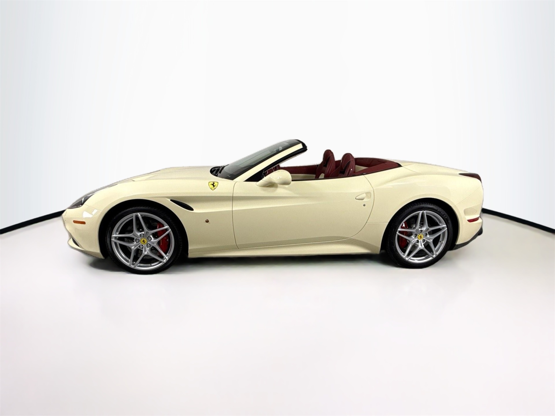2017 Ferrari California T photo 4