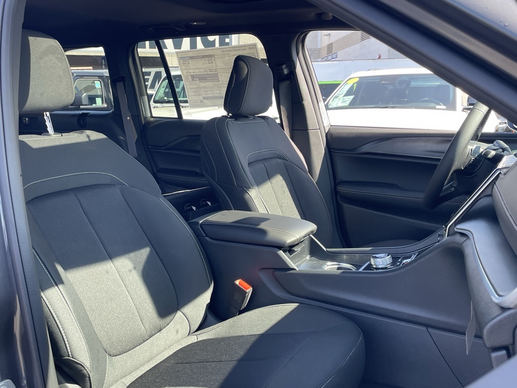 2025 Jeep Grand Cherokee Laredo X photo 18
