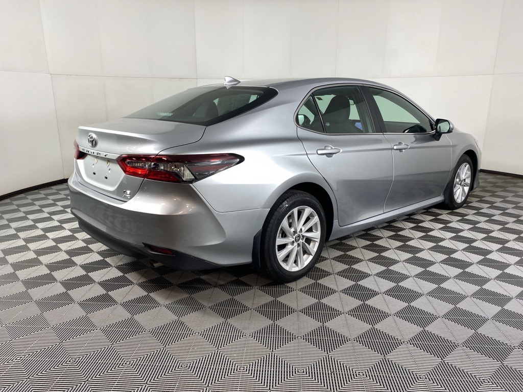 2022 Toyota Camry LE photo 17