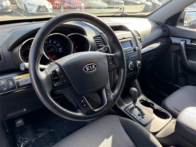 2012 Kia Sorento LX photo 2