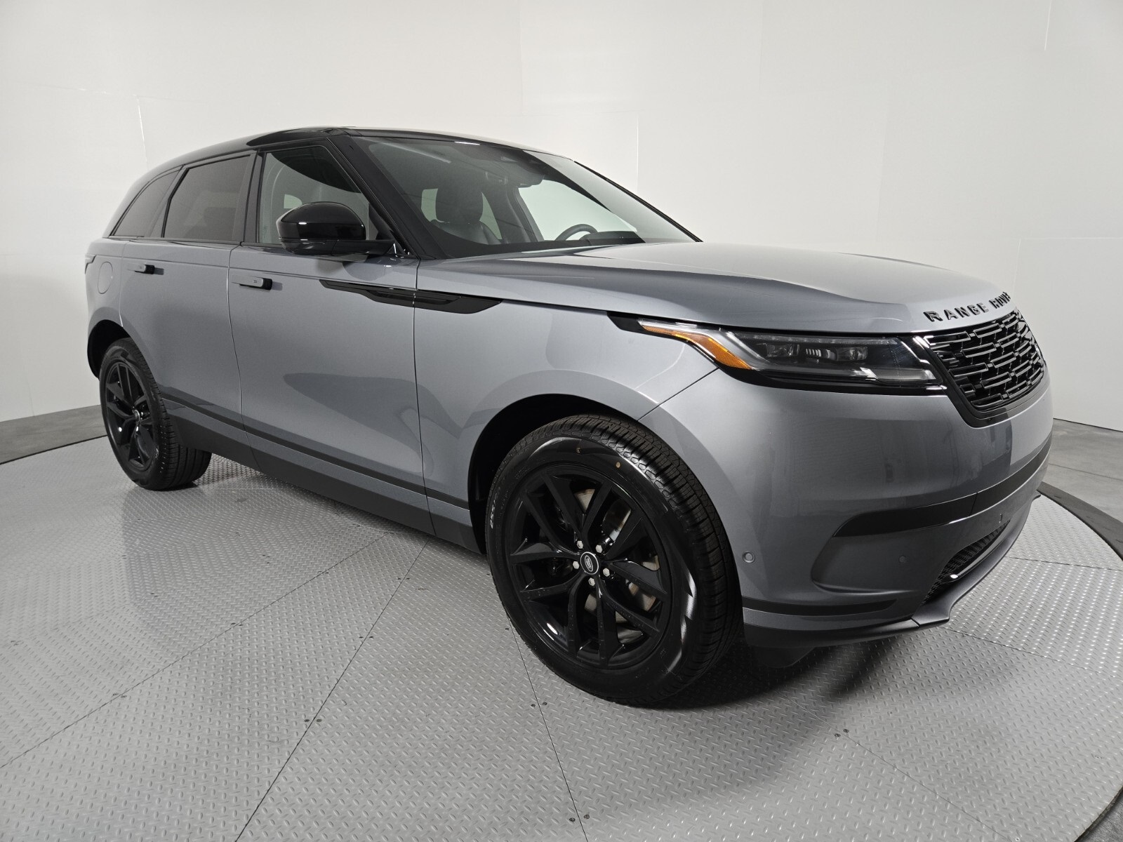 2026 Land Rover Range Rover Velar Velar P250 S photo 14