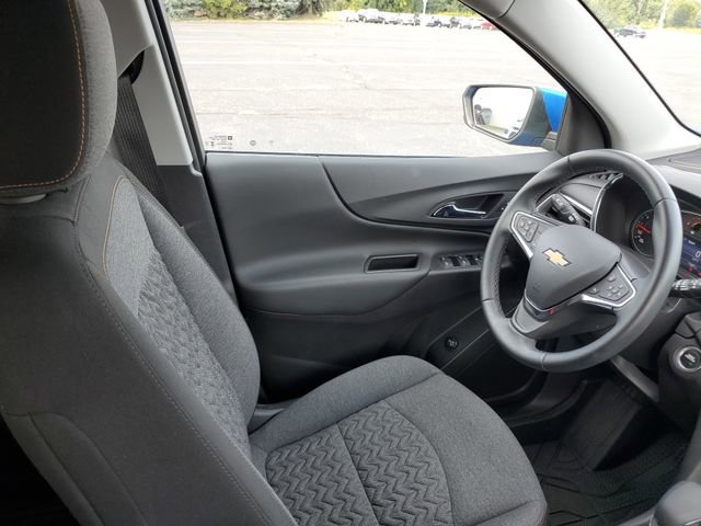 2024 Chevrolet Equinox LT photo 2