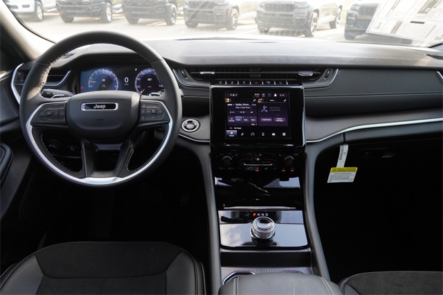 2025 Jeep Grand Cherokee Altitude X photo 12