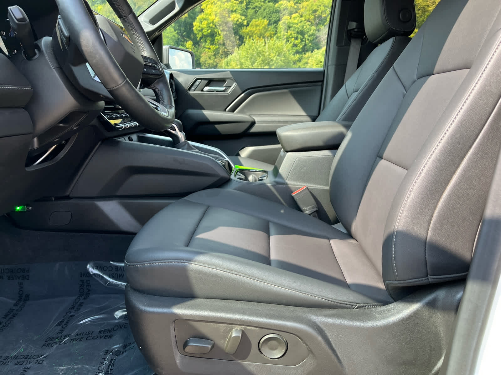 2024 Chevrolet Colorado LT photo 18