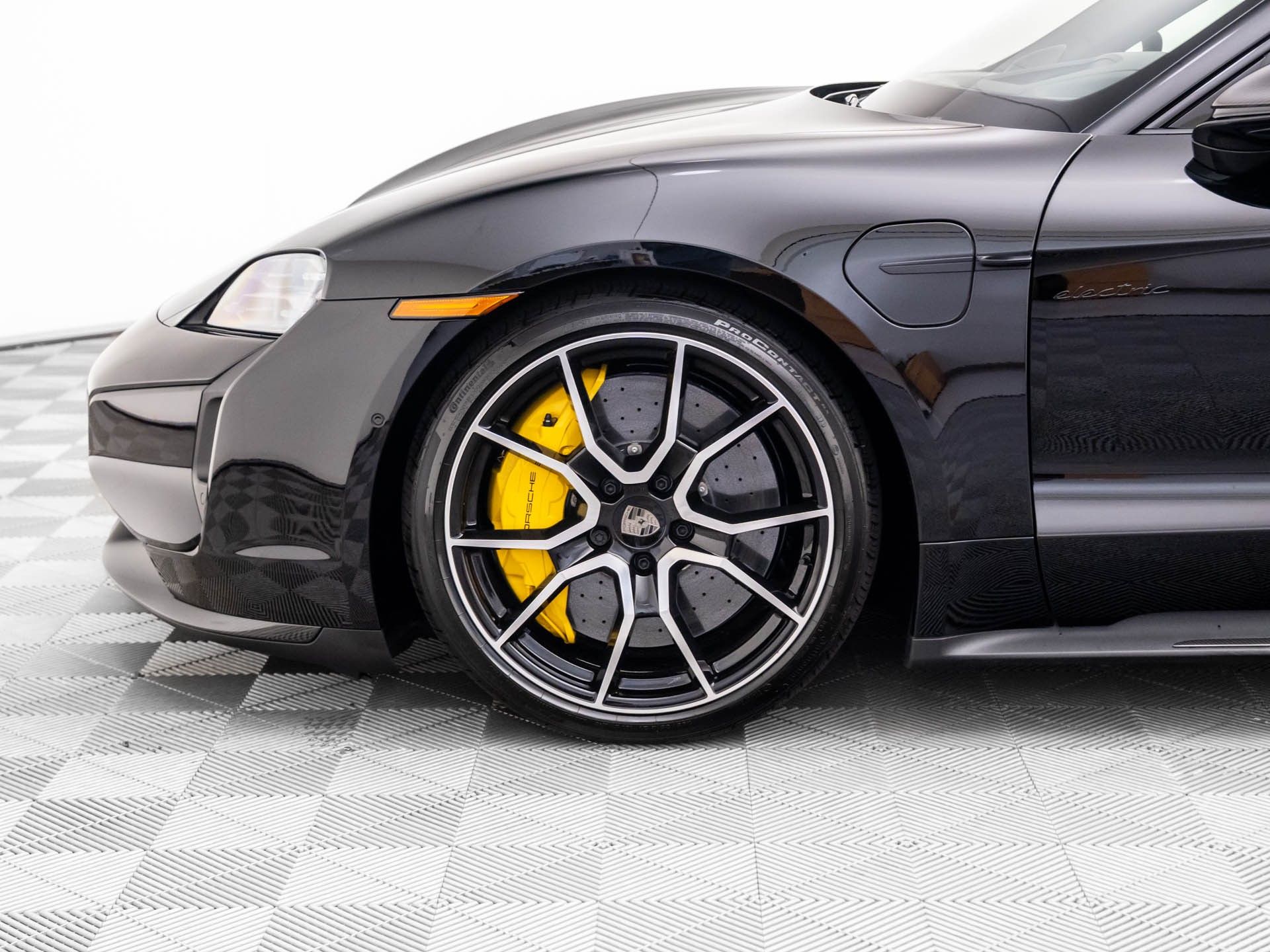 2025 Porsche Taycan Turbo S photo 34
