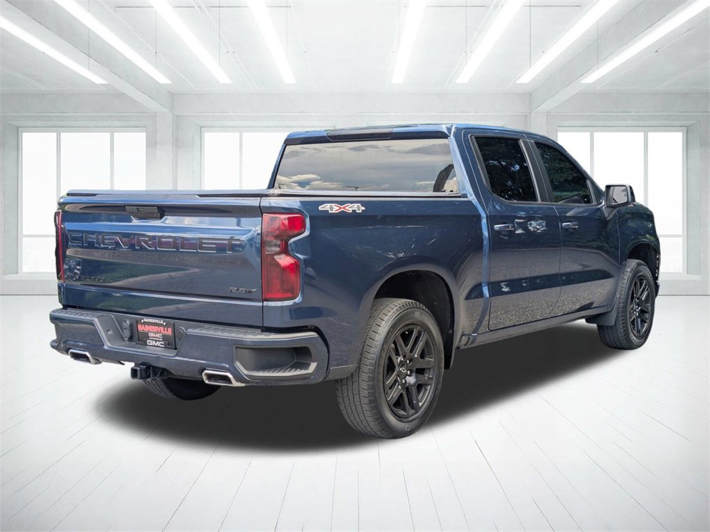 2022 Chevrolet Silverado RST photo 2