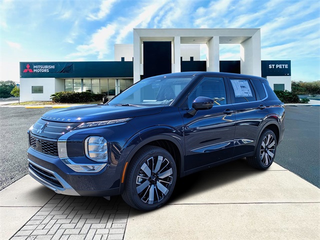 2025 Mitsubishi Outlander SE's photo