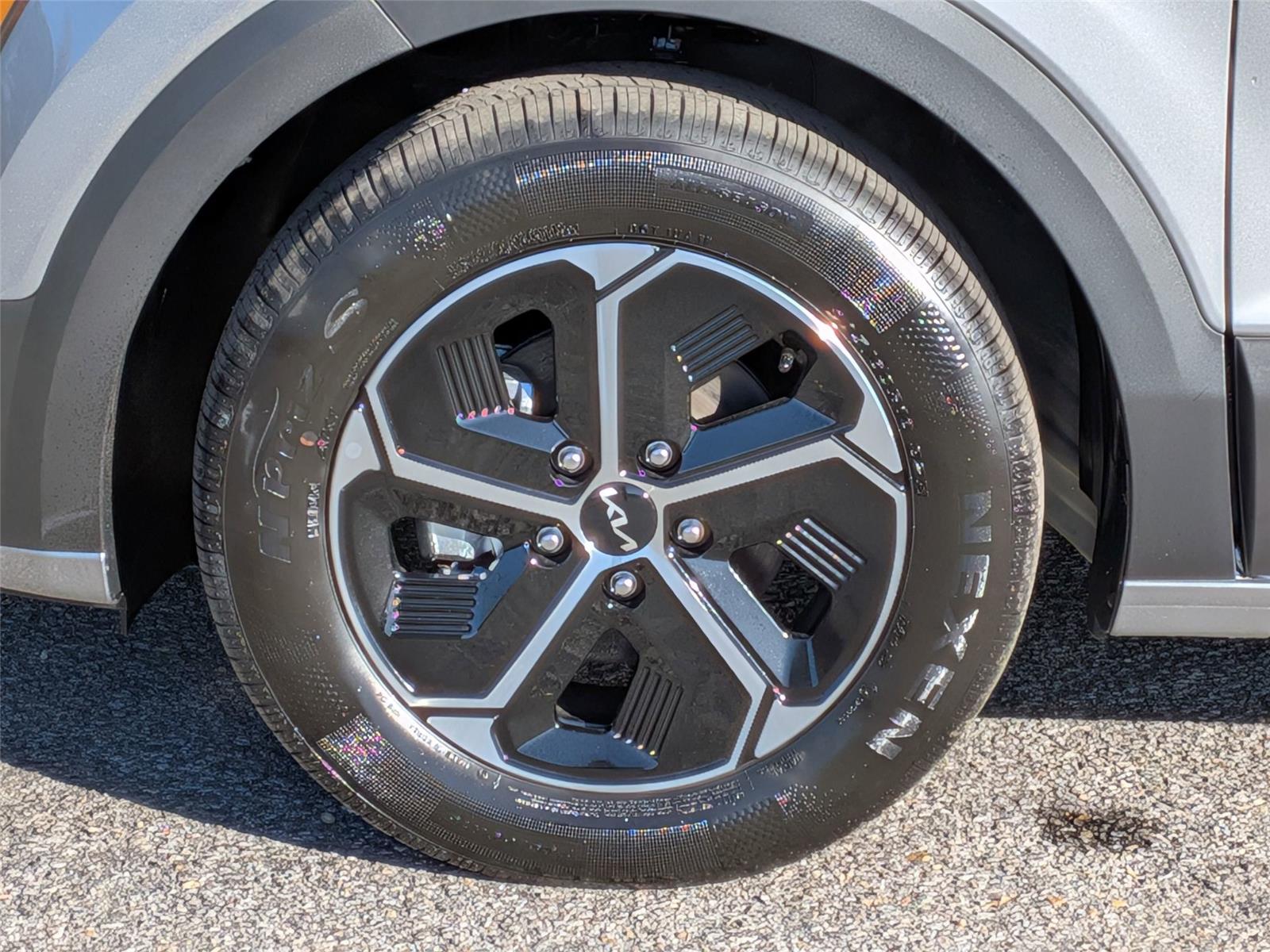 2026 Kia Niro EX photo 2