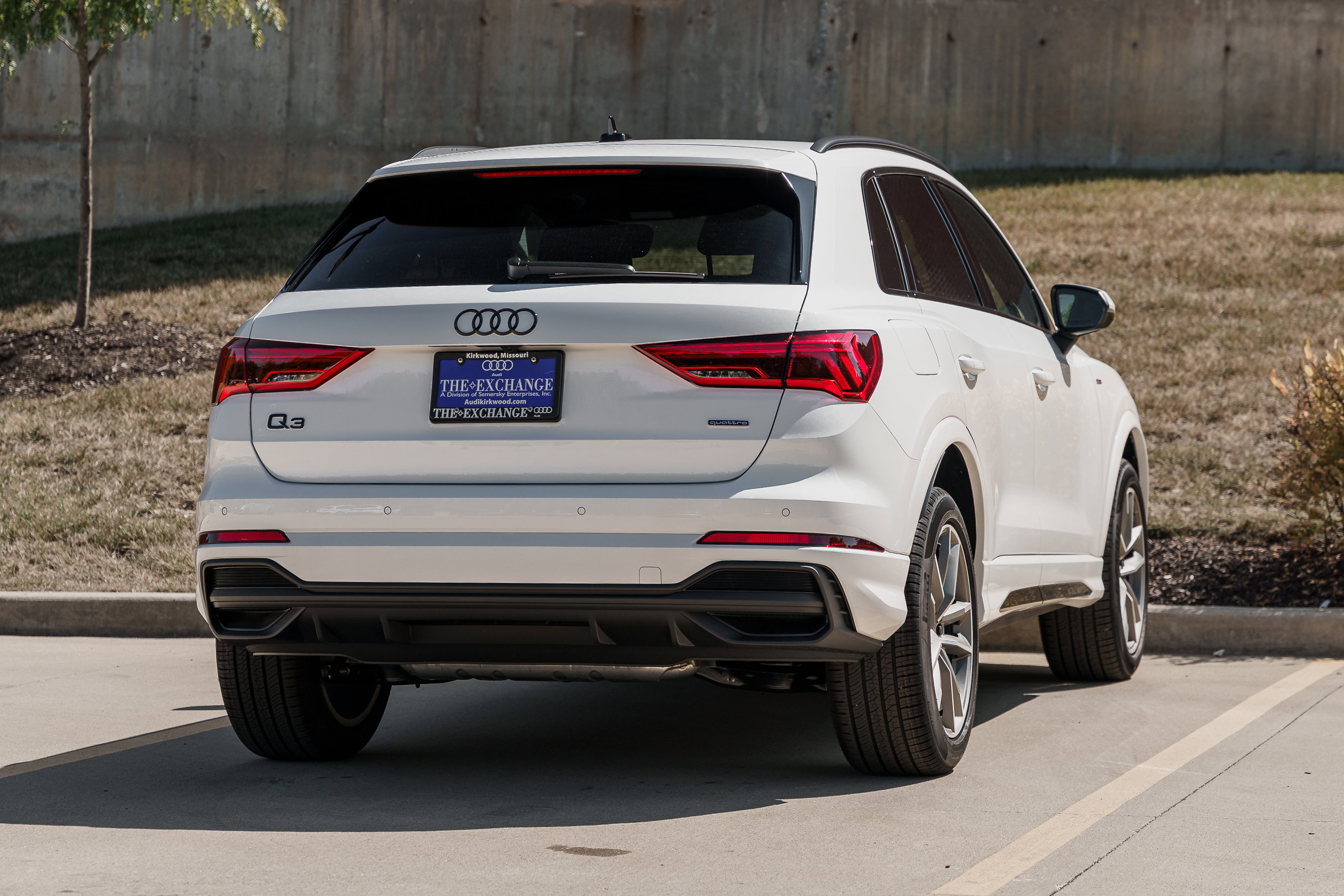 2025 Audi Q3 S line Premium photo 4