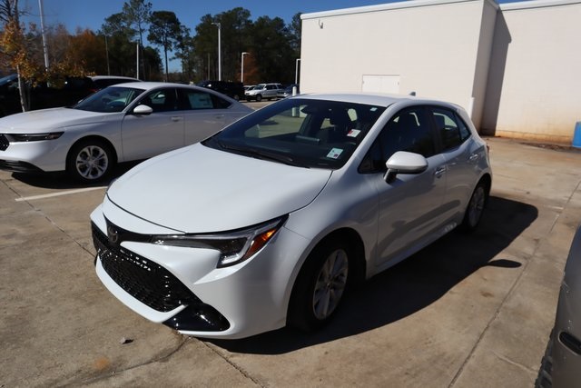 2024 Toyota Corolla Hatchback SE's photo