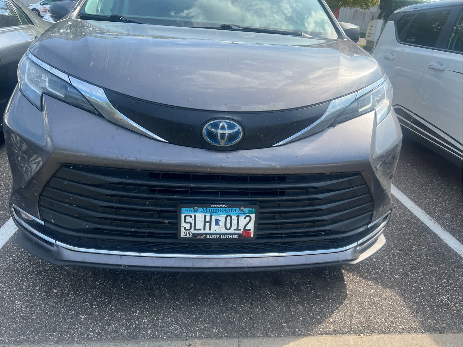 Used 2021 Toyota Sienna XLE with VIN 5TDJSKFC0MS020974 for sale in Golden Valley, Minnesota