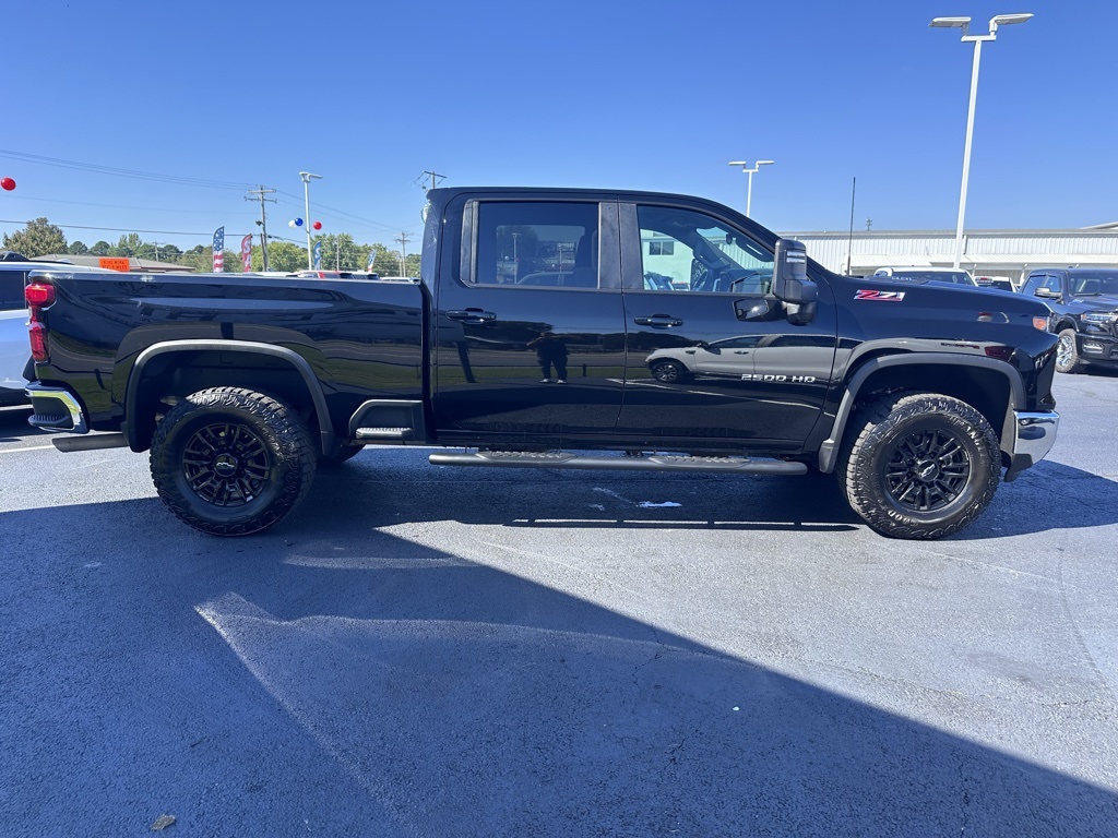 2024 Chevrolet Silverado 2500HD LT photo 3