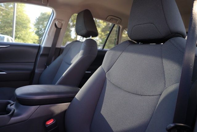 2024 Toyota RAV4 LE photo 12